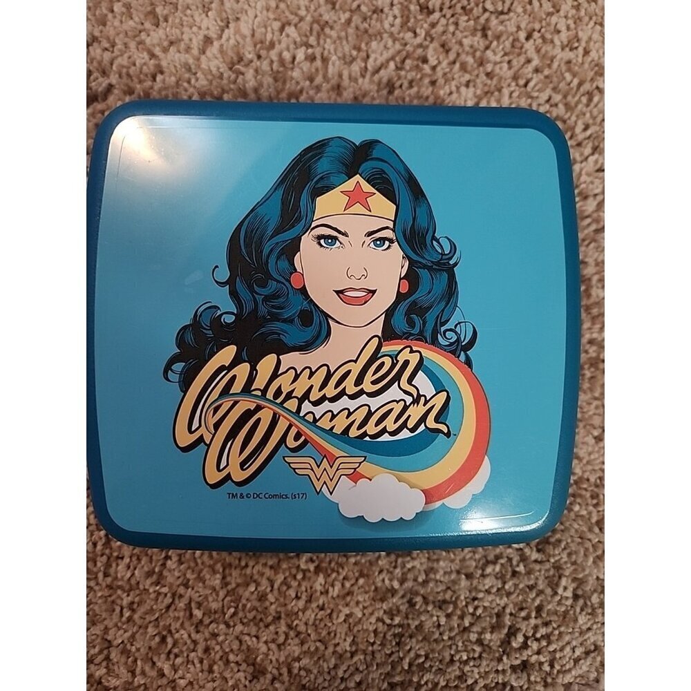 Tupperware Wonder Woman Sandwich Container Box - Picture 4 of 4